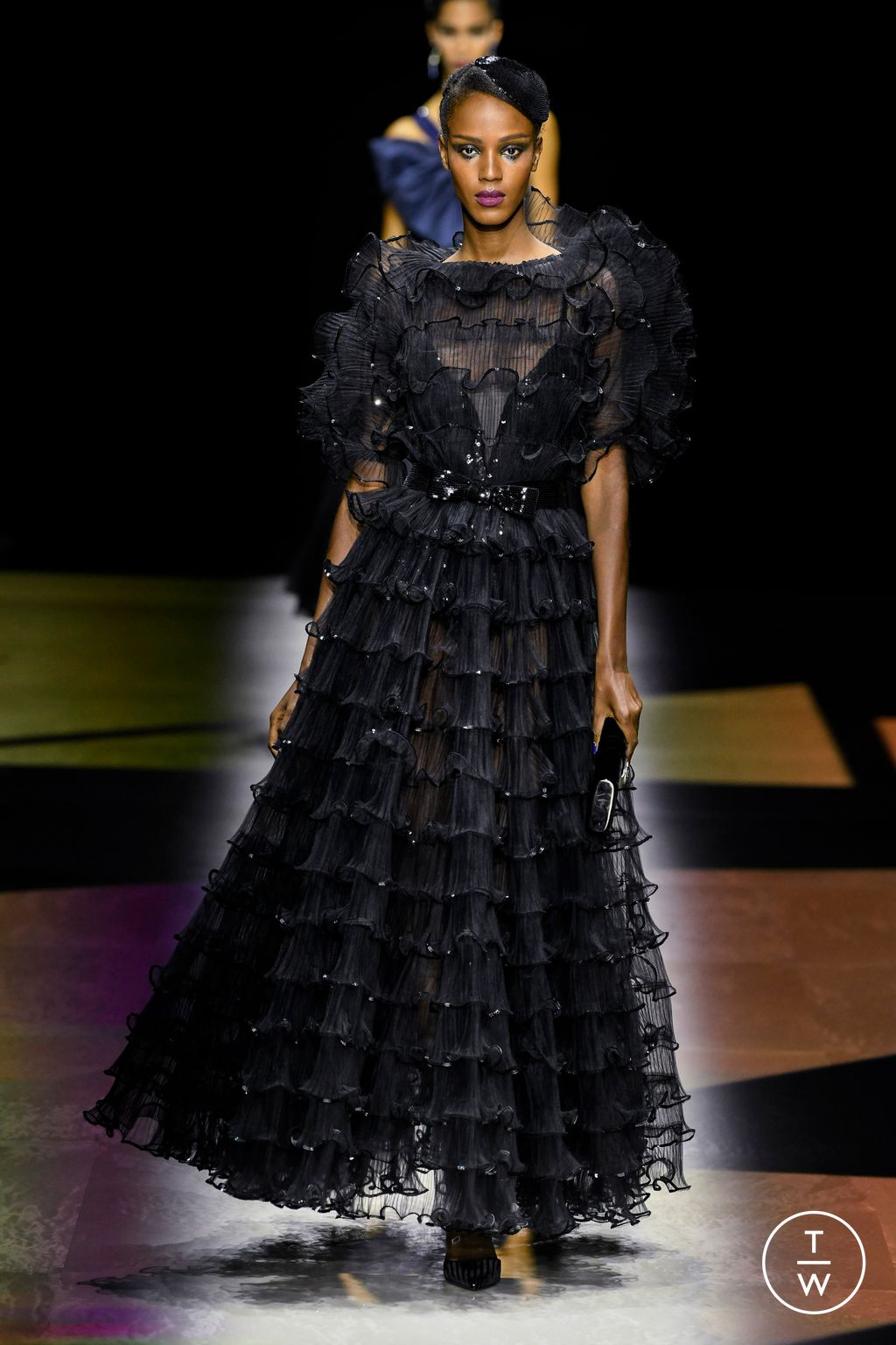 Fashion Week Paris Fall/Winter 2022 look 30 from the Giorgio Armani Privé collection couture