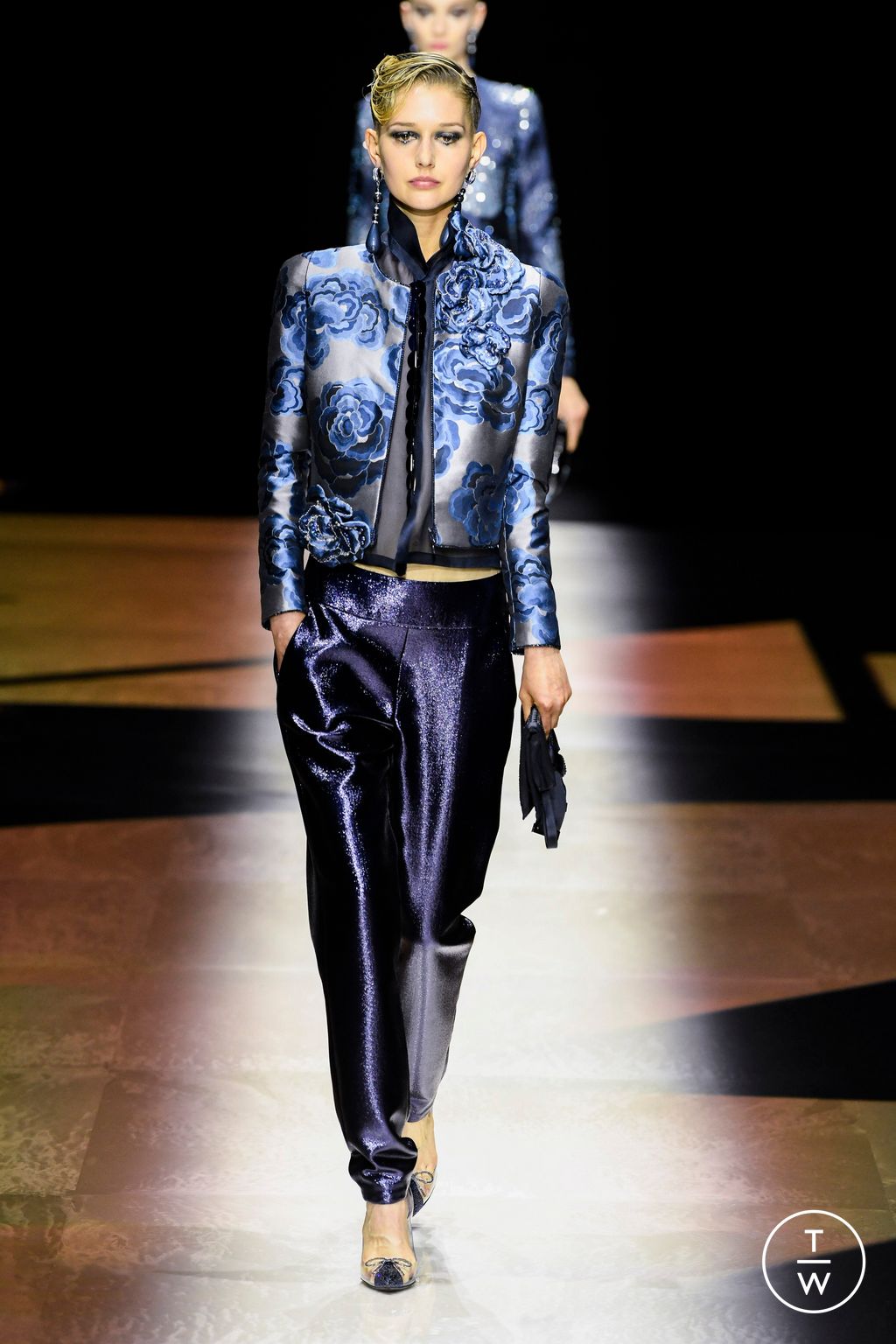 Fashion Week Paris Fall/Winter 2022 look 35 from the Giorgio Armani Privé collection 高级定制