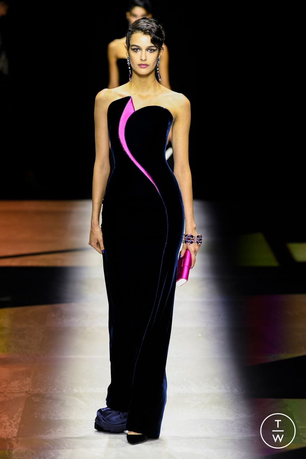Fashion Week Paris Fall/Winter 2022 look 54 from the Giorgio Armani Privé collection 高级定制