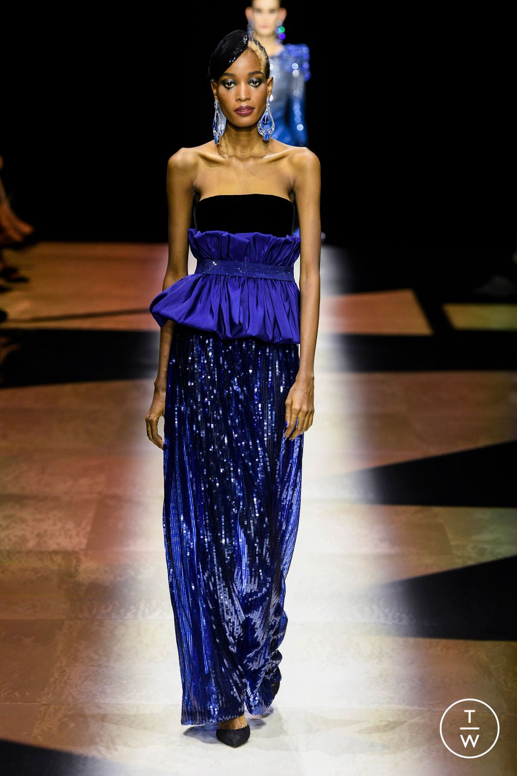 Fashion Week Paris Fall/Winter 2022 look 76 from the Giorgio Armani Privé collection couture