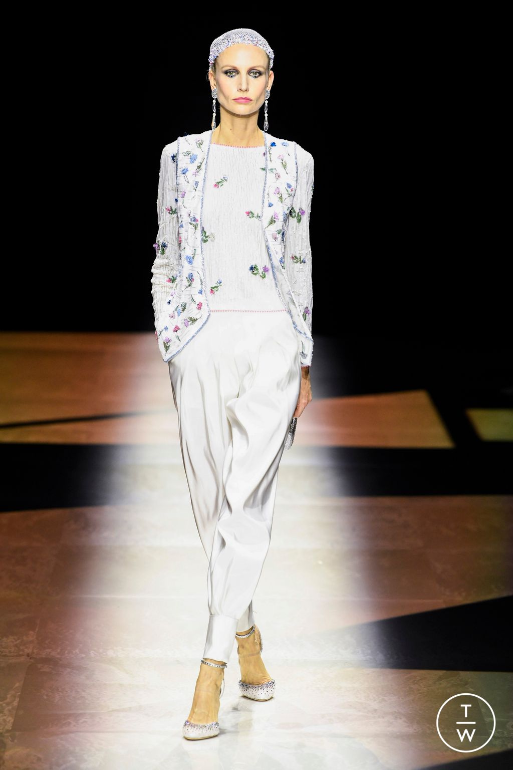 Fashion Week Paris Fall/Winter 2022 look 92 from the Giorgio Armani Privé collection couture