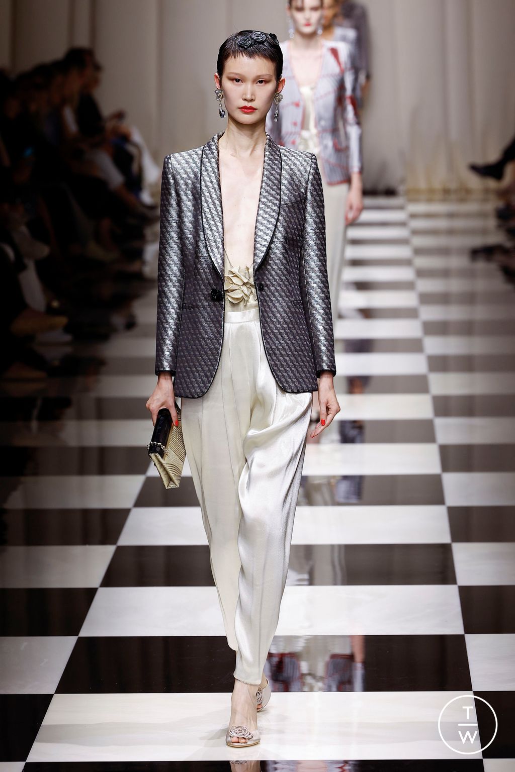 Fashion Week Paris Fall/Winter 2023 look 1 from the Giorgio Armani Privé collection couture
