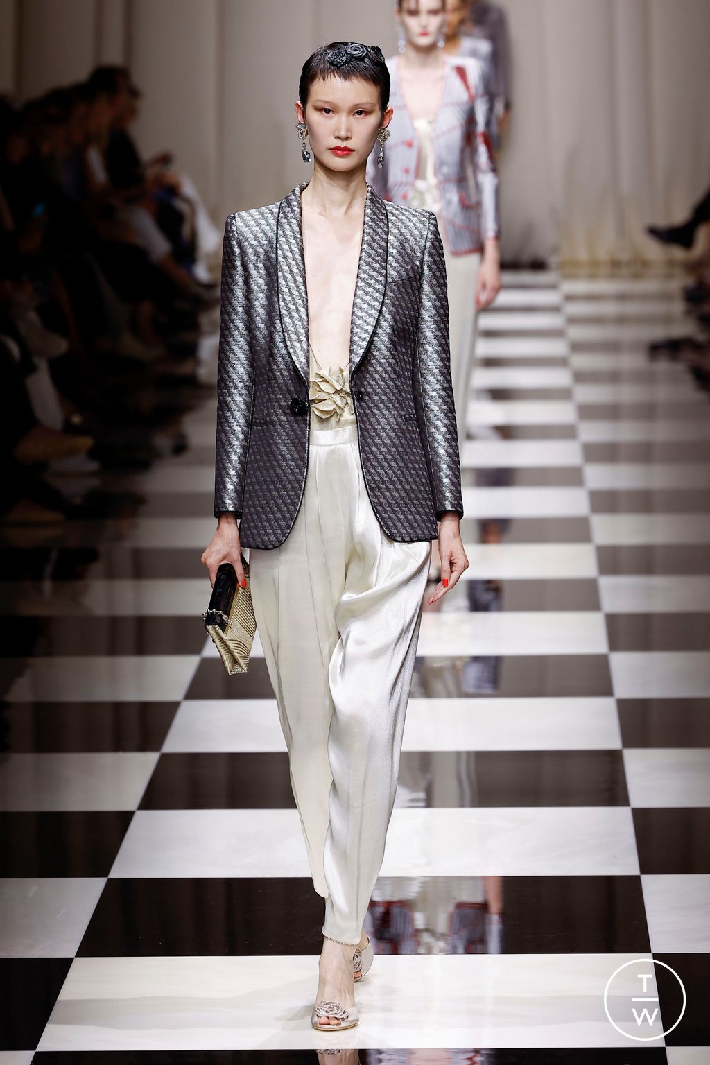 Fashion Week Paris Fall/Winter 2023 look 1 from the Giorgio Armani Privé collection 高级定制