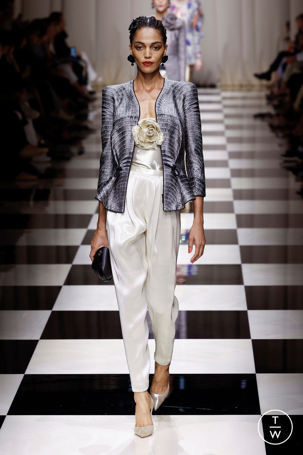 Fashion Week Paris Fall/Winter 2023 look 3 from the Giorgio Armani Privé collection 高级定制