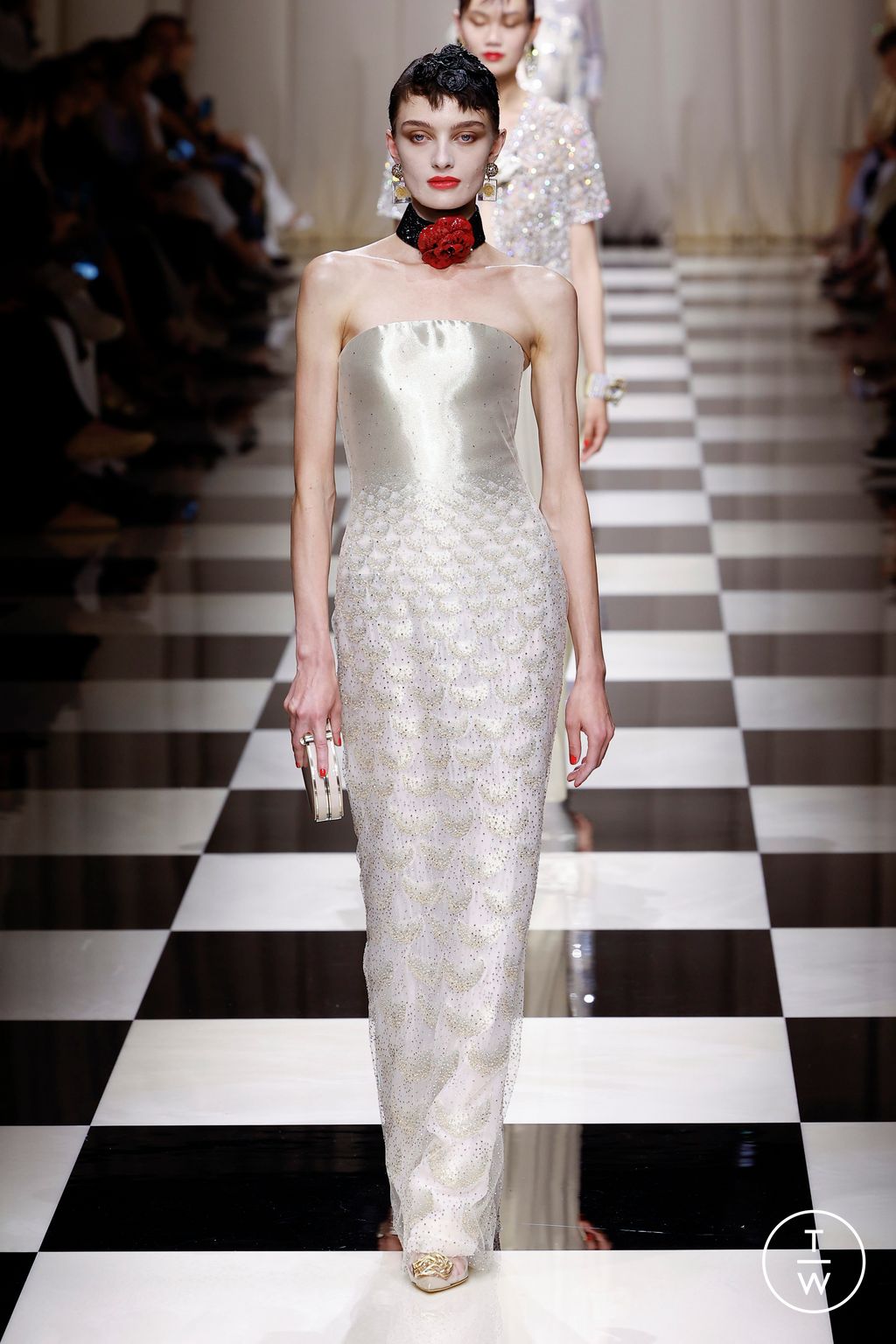 Fashion Week Paris Fall/Winter 2023 look 16 from the Giorgio Armani Privé collection couture