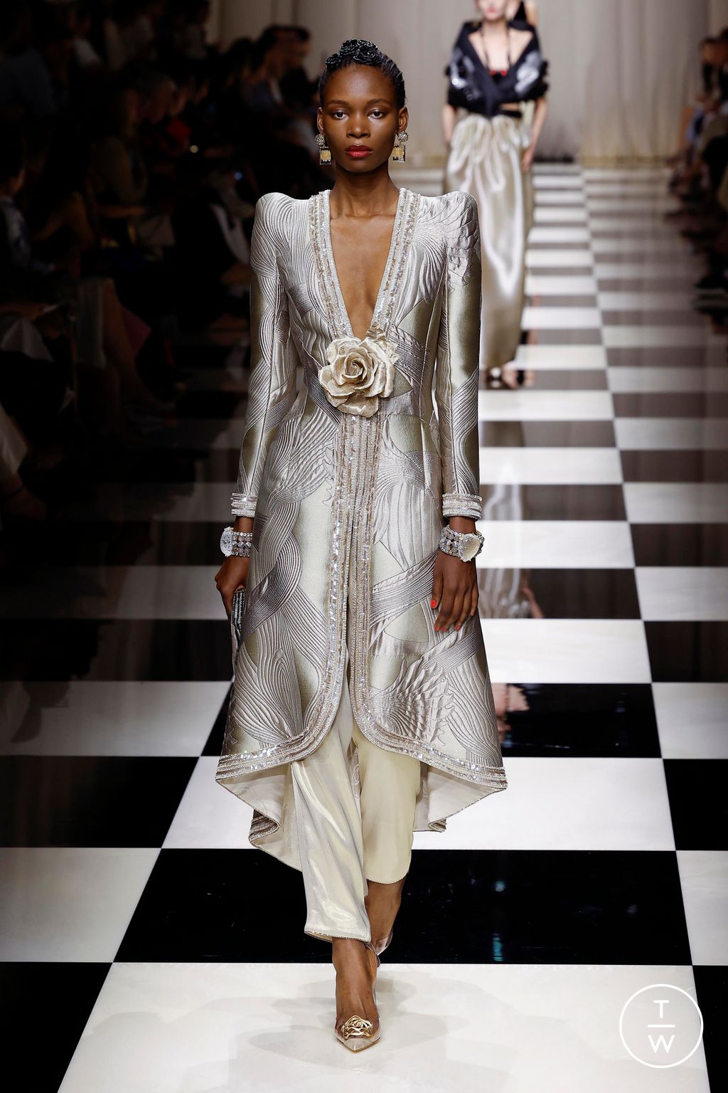 Fashion Week Paris Fall/Winter 2023 look 21 from the Giorgio Armani Privé collection couture