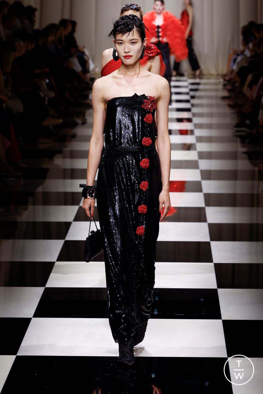 Fashion Week Paris Fall/Winter 2023 look 29 from the Giorgio Armani Privé collection couture