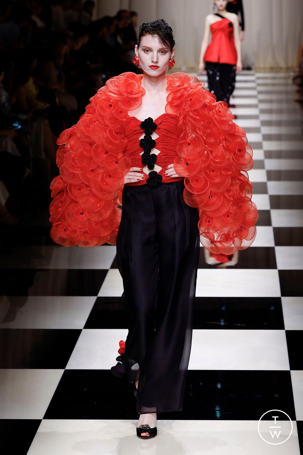 Fashion Week Paris Fall/Winter 2023 look 31 from the Giorgio Armani Privé collection couture