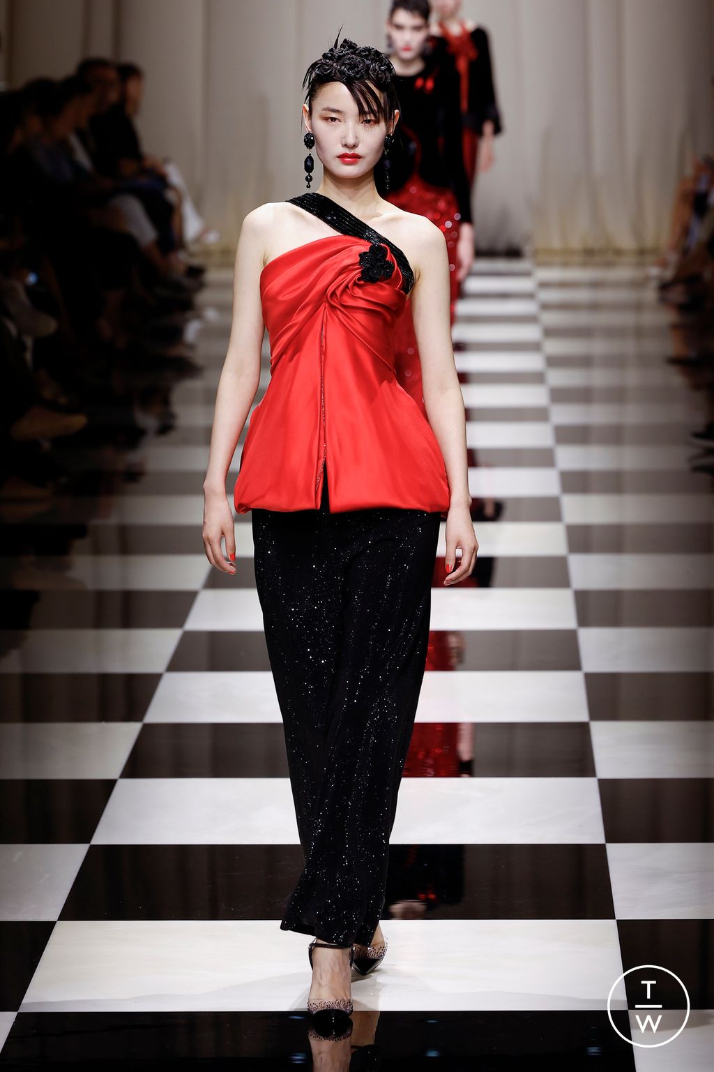 Fashion Week Paris Fall/Winter 2023 look 32 from the Giorgio Armani Privé collection couture