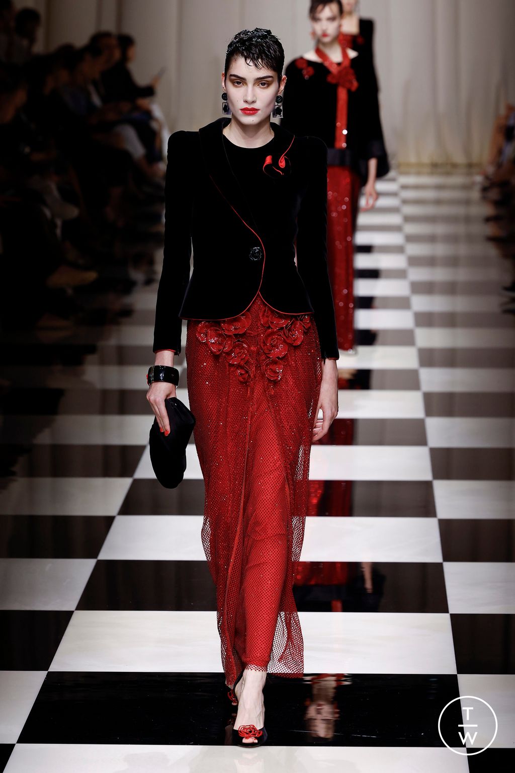 Fashion Week Paris Fall/Winter 2023 look 33 from the Giorgio Armani Privé collection couture