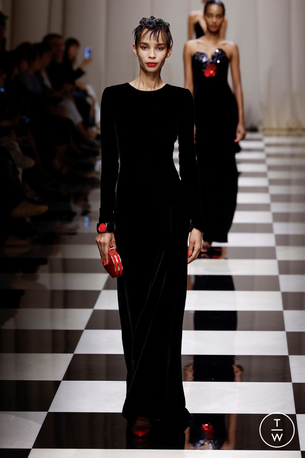 Fashion Week Paris Fall/Winter 2023 look 36 from the Giorgio Armani Privé collection couture