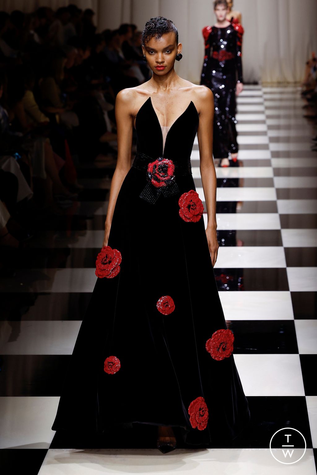 Fashion Week Paris Fall/Winter 2023 look 38 from the Giorgio Armani Privé collection couture