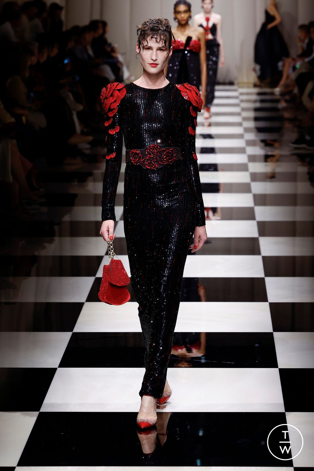 Fashion Week Paris Fall/Winter 2023 look 39 from the Giorgio Armani Privé collection couture