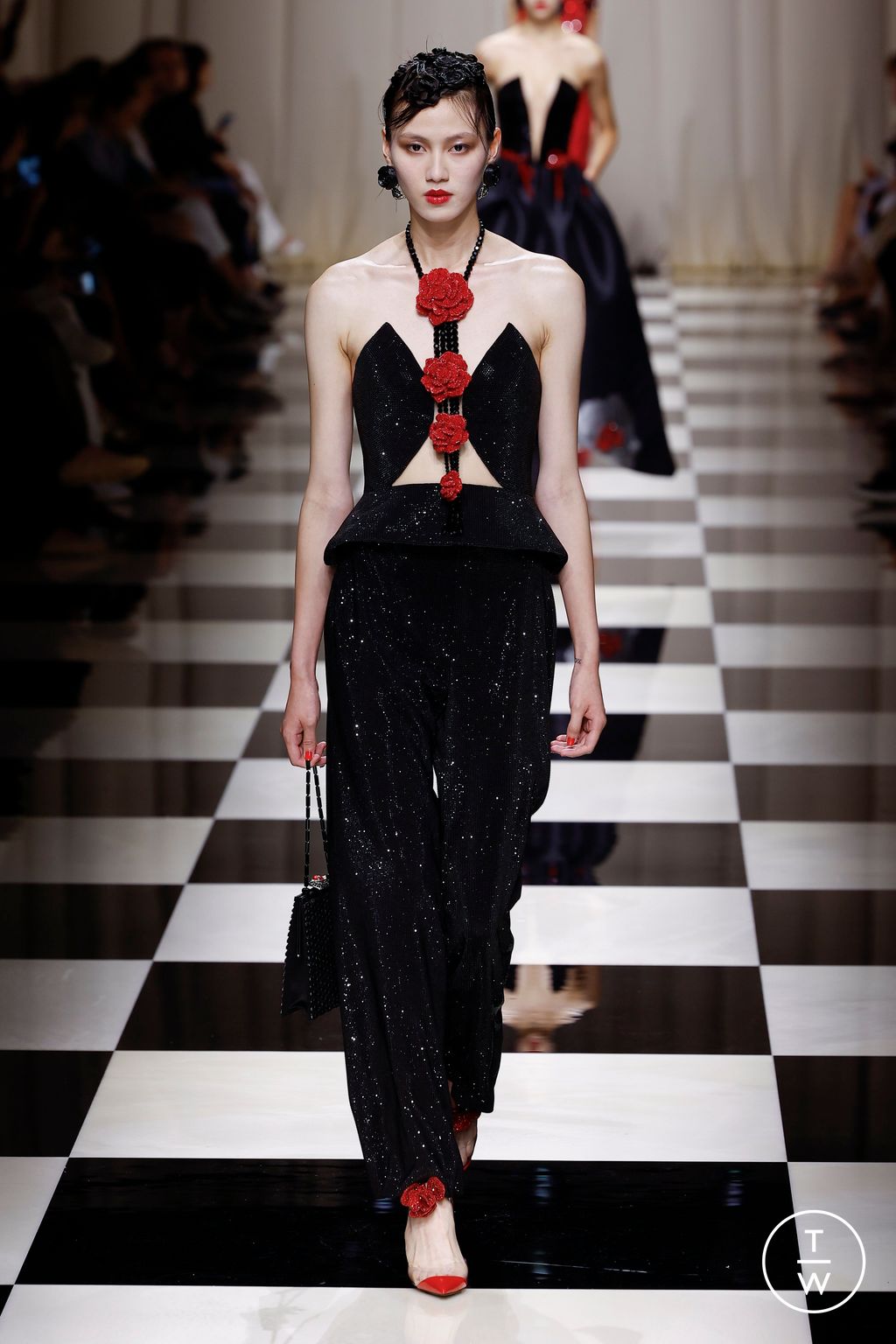 Fashion Week Paris Fall/Winter 2023 look 41 de la collection Giorgio Armani Privé couture