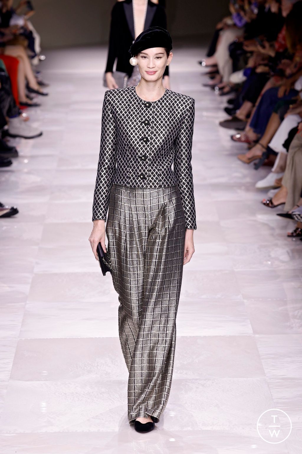 Fashion Week Paris Fall/Winter 2024 look 8 from the Giorgio Armani Privé collection couture