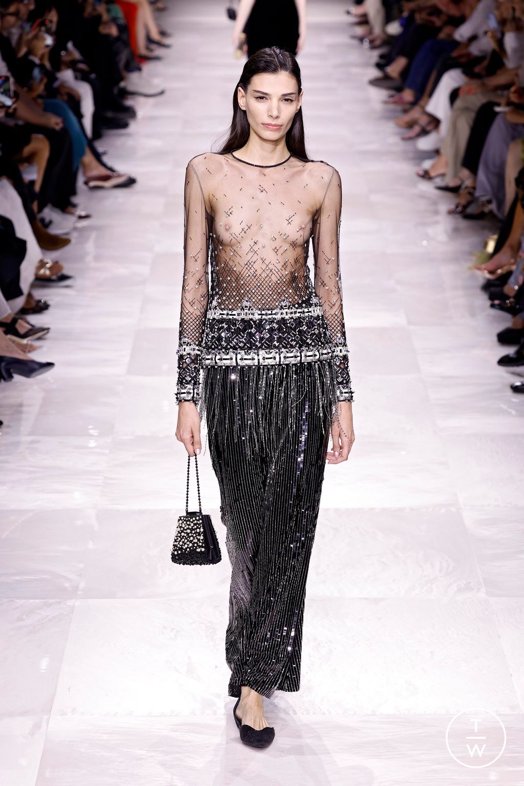 Fashion Week Paris Fall/Winter 2024 look 20 from the Giorgio Armani Privé collection couture