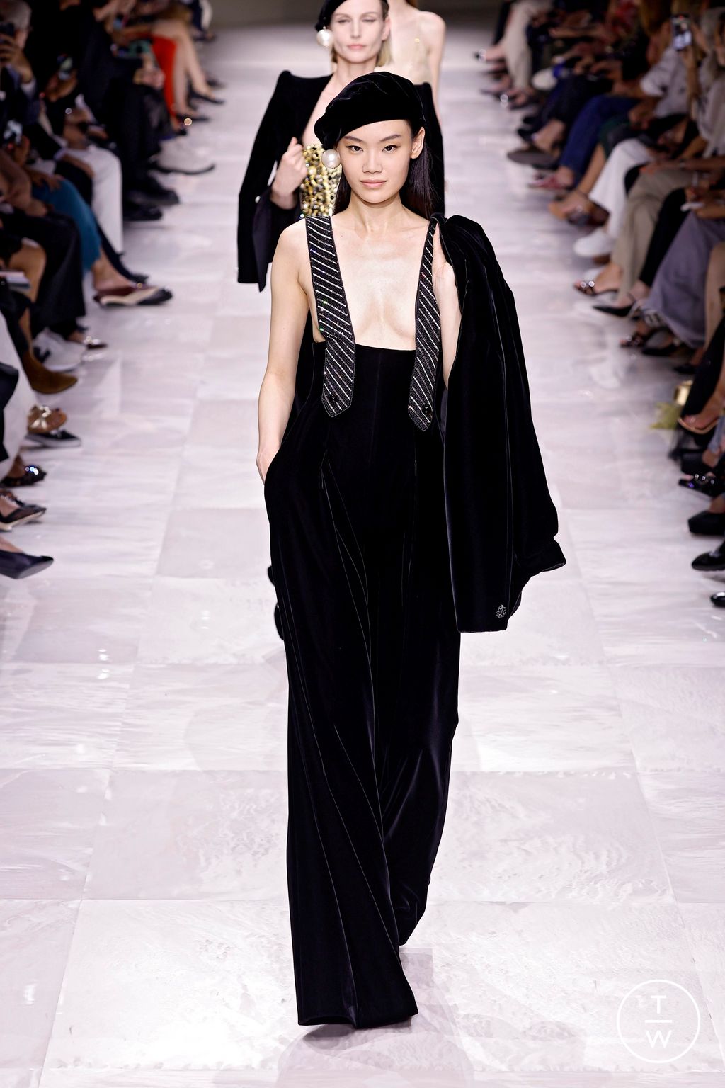 Fashion Week Paris Fall/Winter 2024 look 25 from the Giorgio Armani Privé collection couture