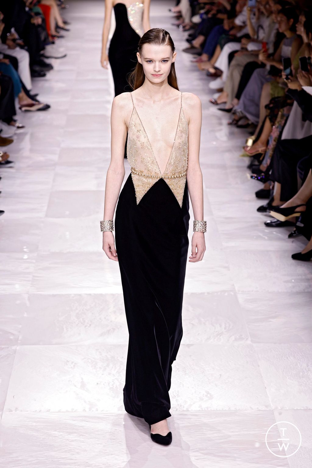 Fashion Week Paris Fall/Winter 2024 look 27 from the Giorgio Armani Privé collection couture