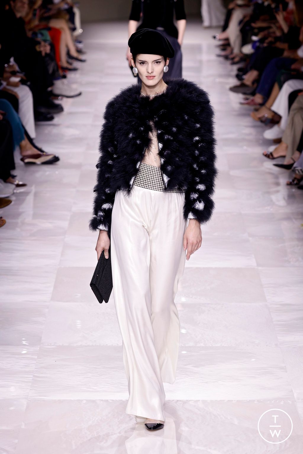 Fashion Week Paris Fall/Winter 2024 look 32 from the Giorgio Armani Privé collection couture