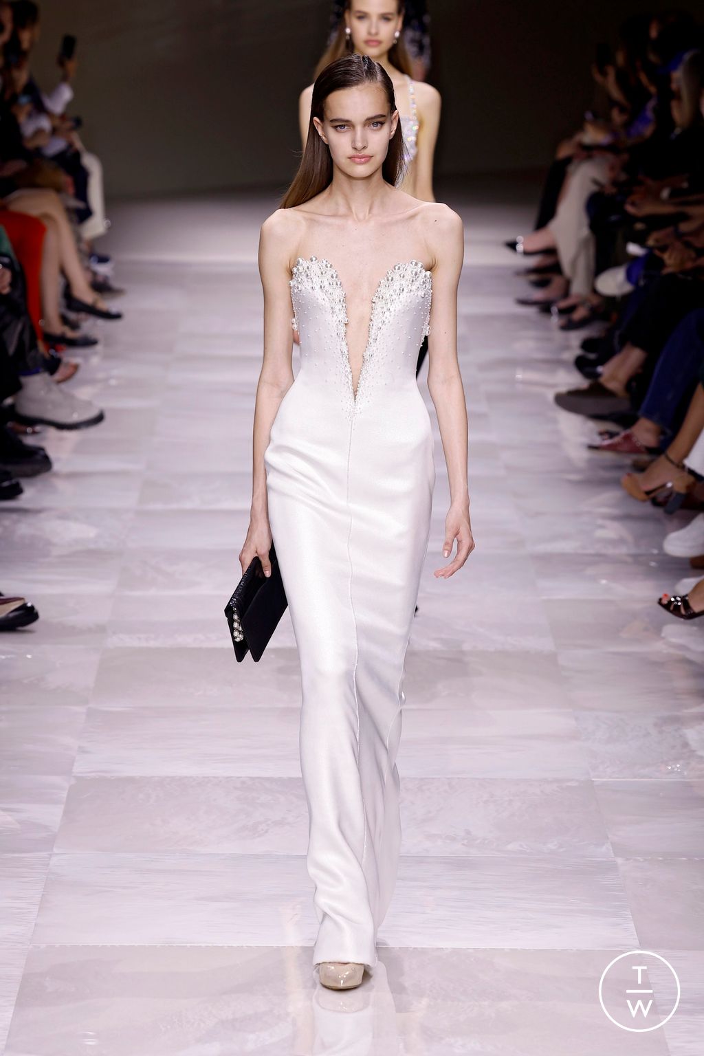 Fashion Week Paris Fall/Winter 2024 look 35 from the Giorgio Armani Privé collection couture