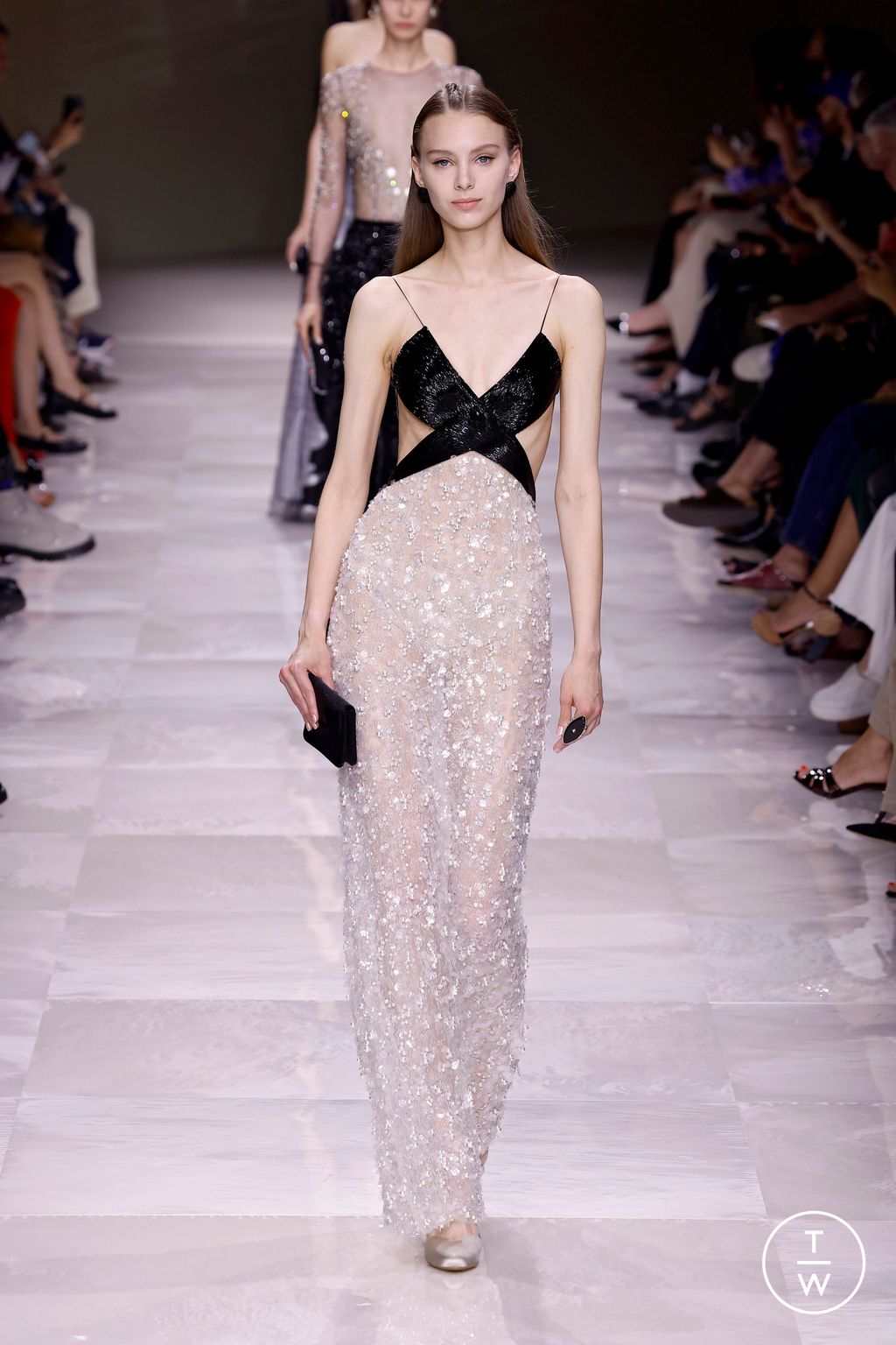 Fashion Week Paris Fall/Winter 2024 look 40 from the Giorgio Armani Privé collection couture