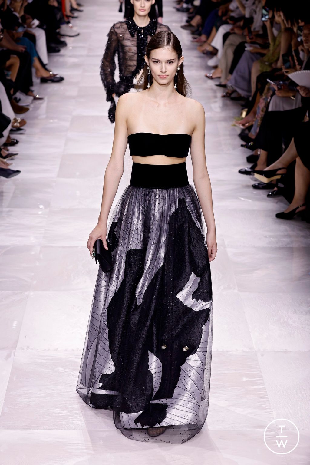 Fashion Week Paris Fall/Winter 2024 look 42 from the Giorgio Armani Privé collection couture