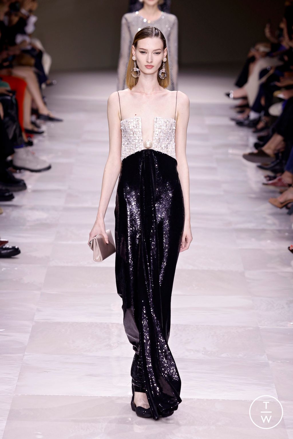Fashion Week Paris Fall/Winter 2024 look 47 from the Giorgio Armani Privé collection couture