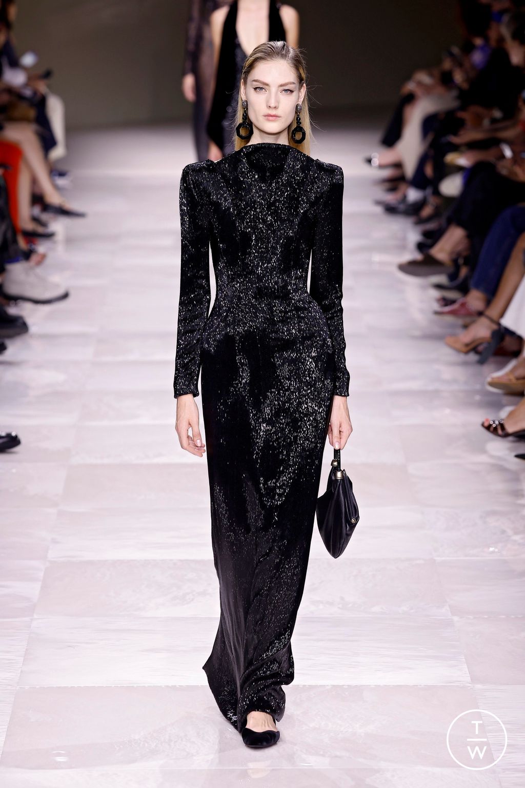 Fashion Week Paris Fall/Winter 2024 look 49 from the Giorgio Armani Privé collection couture