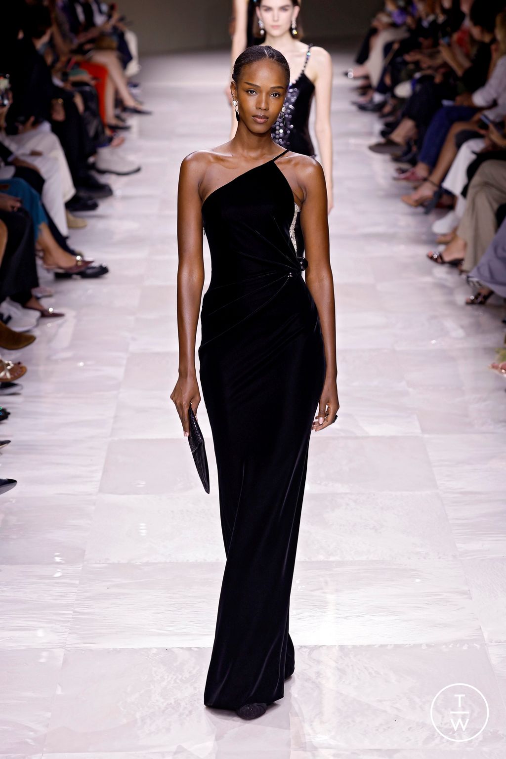 Fashion Week Paris Fall/Winter 2024 look 55 from the Giorgio Armani Privé collection couture