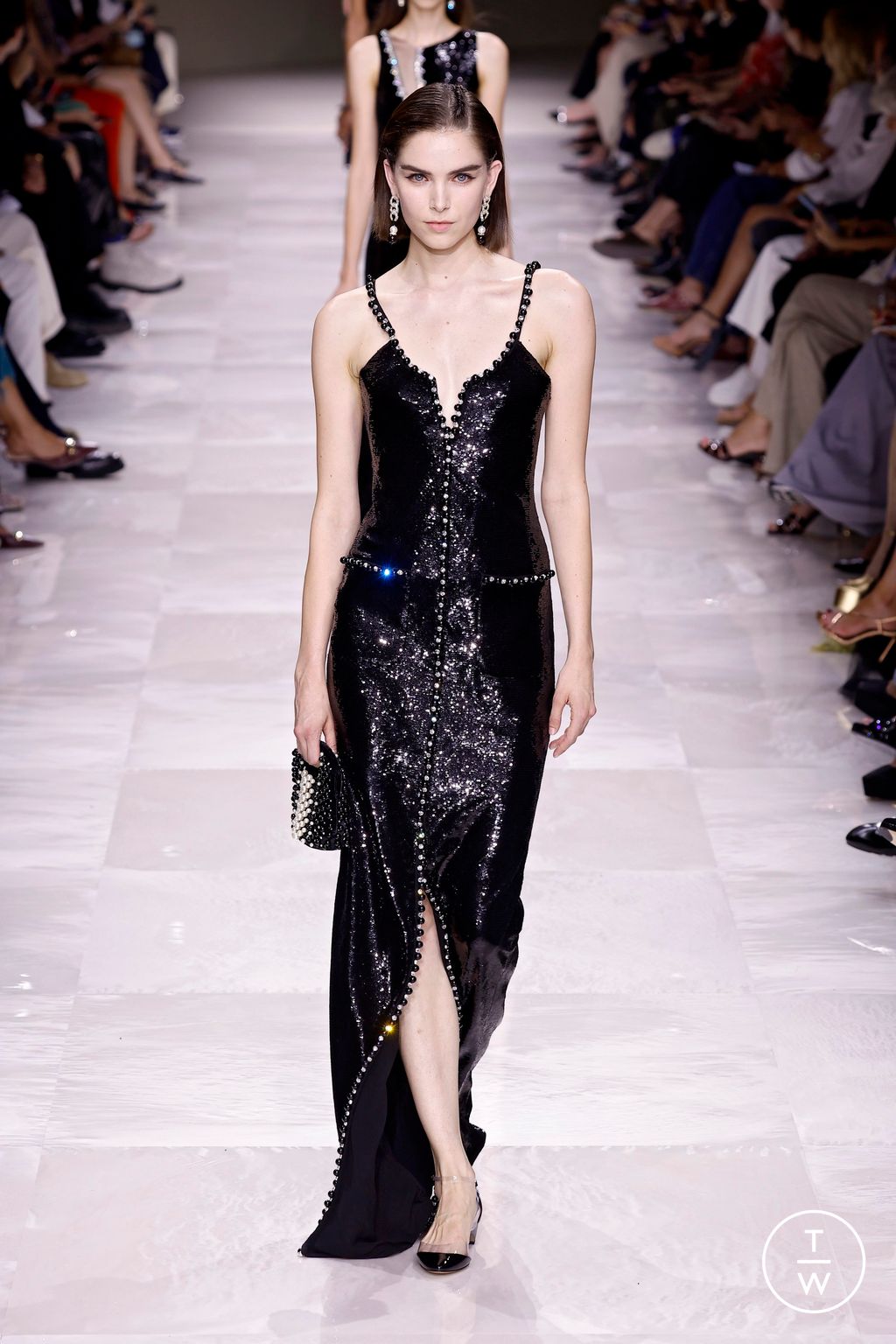 Fashion Week Paris Fall/Winter 2024 look 56 from the Giorgio Armani Privé collection couture