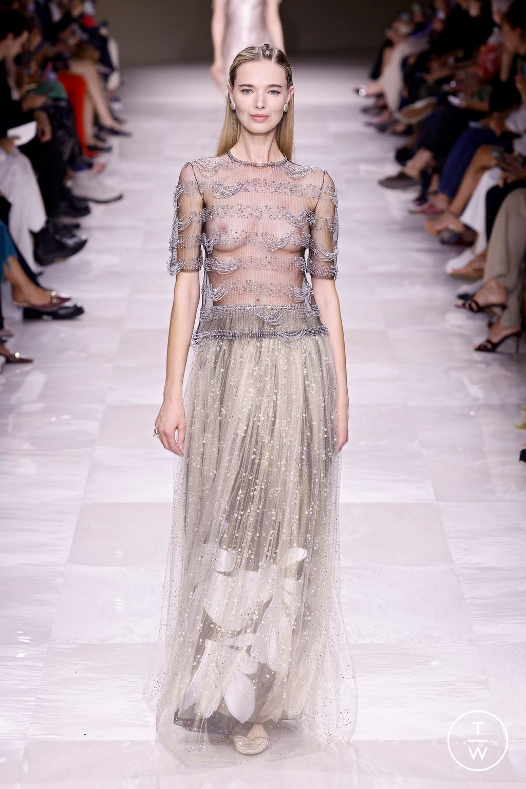 Fashion Week Paris Fall/Winter 2024 look 76 from the Giorgio Armani Privé collection couture