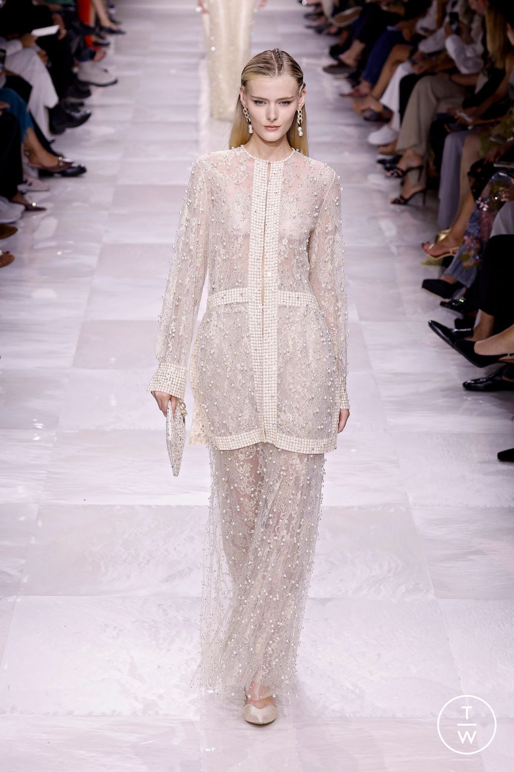 Fashion Week Paris Fall/Winter 2024 look 83 from the Giorgio Armani Privé collection couture