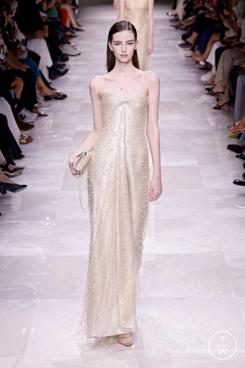 Fashion Week Paris Fall/Winter 2024 look 85 from the Giorgio Armani Privé collection couture