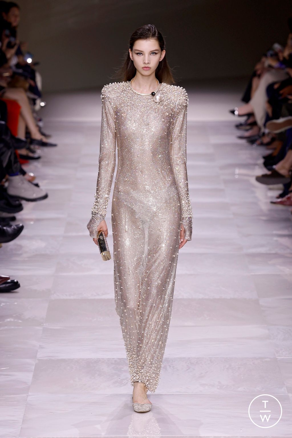 Fashion Week Paris Fall/Winter 2024 look 88 from the Giorgio Armani Privé collection couture