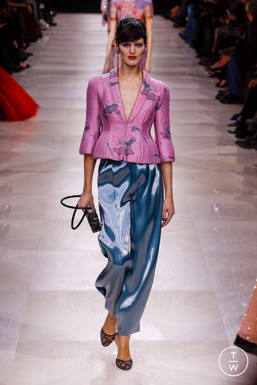 Fashion Week Paris Spring/Summer 2024 look 17 from the Giorgio Armani Privé collection 高级定制