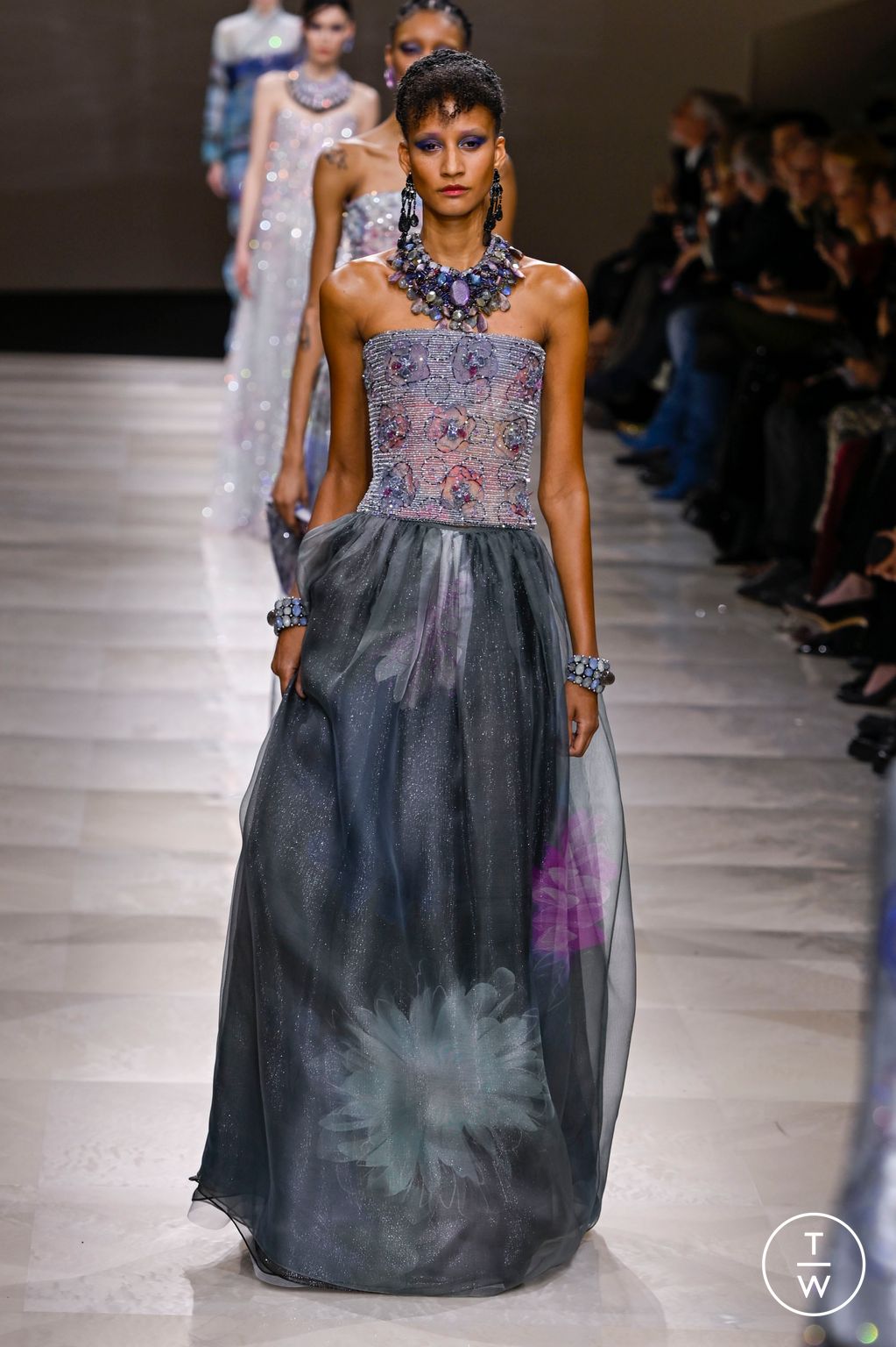 Fashion Week Paris Spring/Summer 2024 look 25 from the Giorgio Armani Privé collection 高级定制