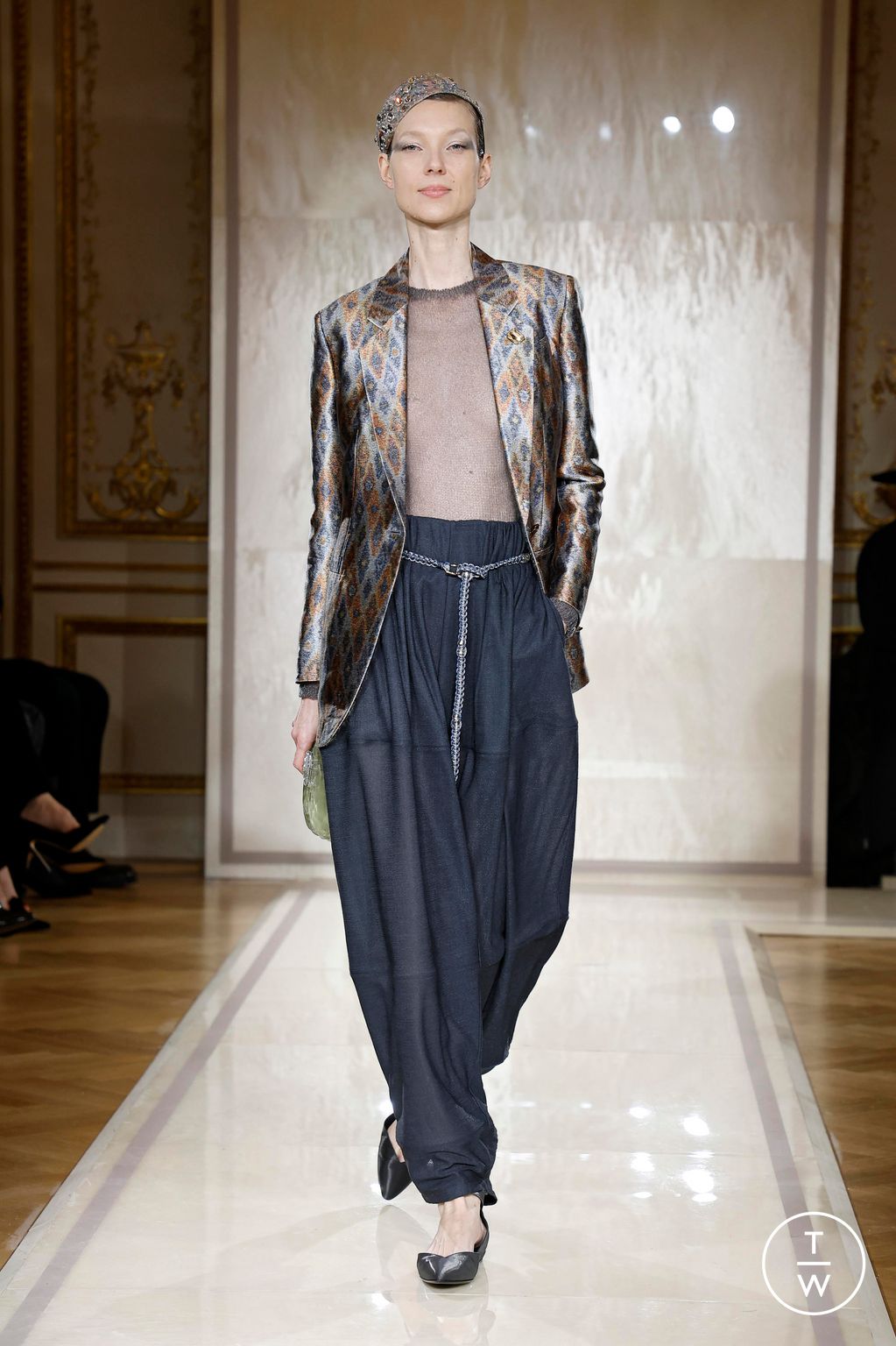Fashion Week Paris Spring/Summer 2025 look 2 from the Giorgio Armani Privé collection couture