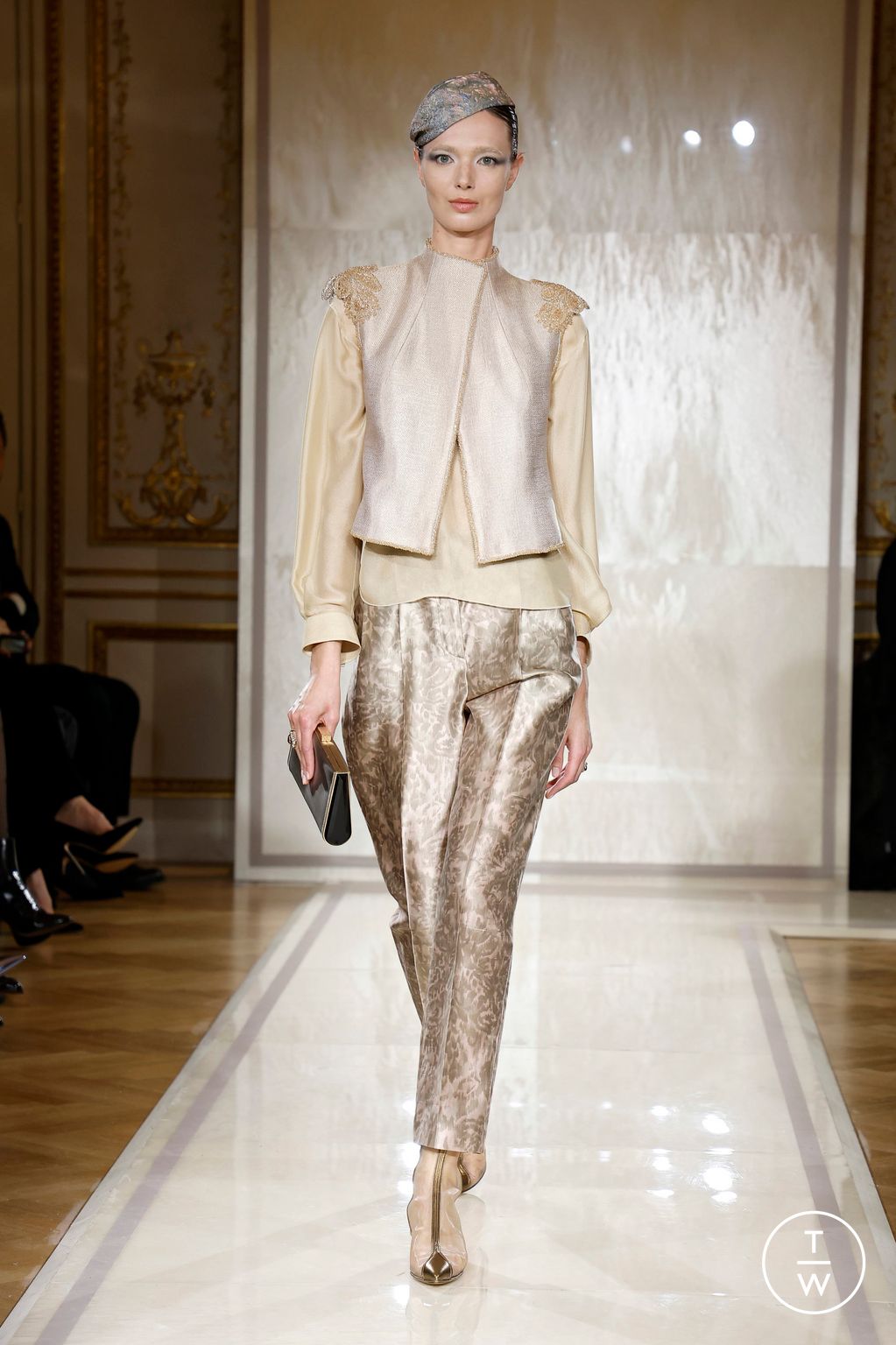 Fashion Week Paris Spring-Summer 2025 look 6 from the Giorgio Armani Privé collection couture