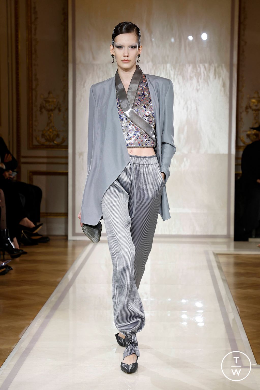 Fashion Week Paris Spring/Summer 2025 look 10 from the Giorgio Armani Privé collection couture
