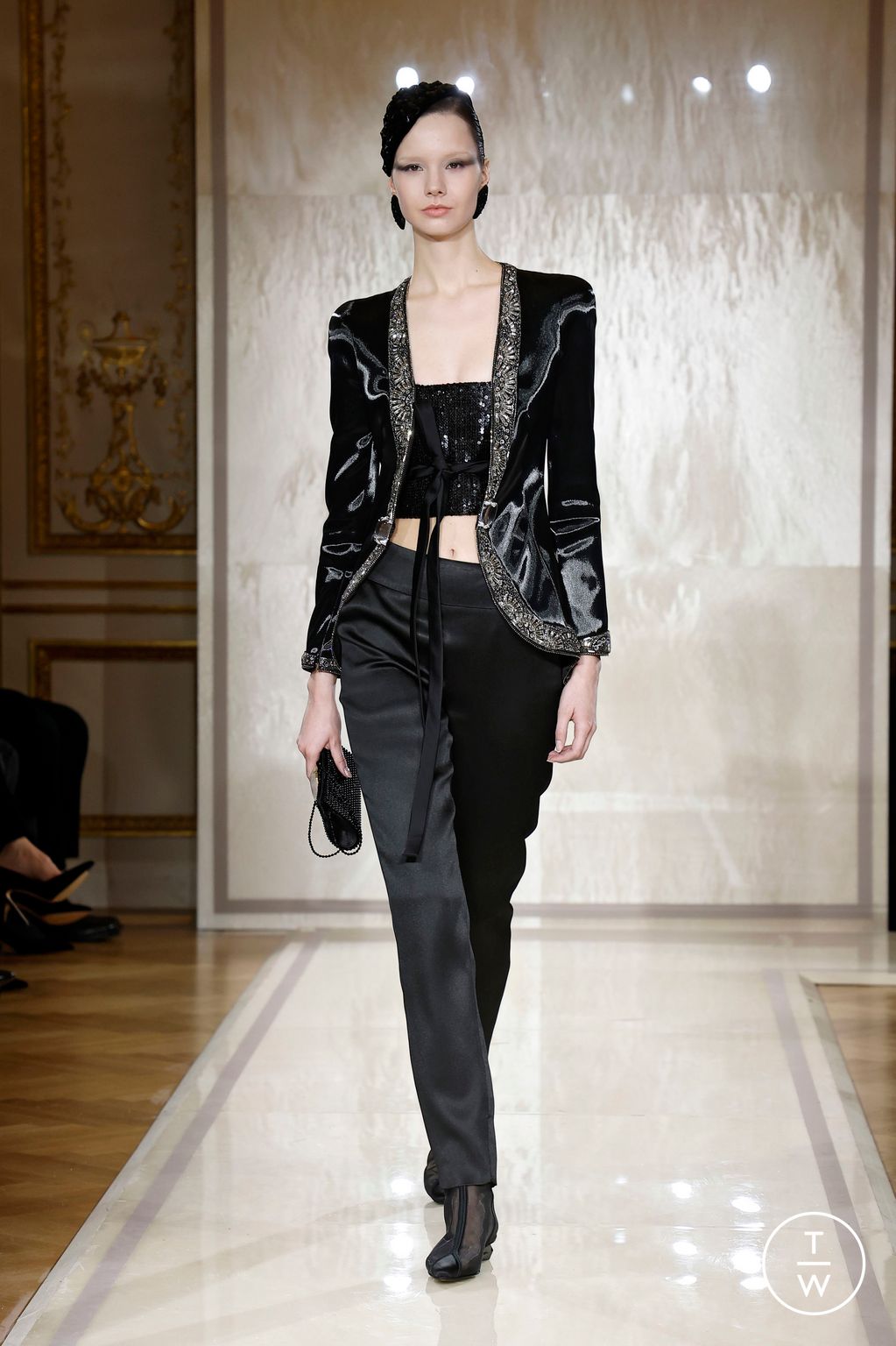 Fashion Week Paris Spring/Summer 2025 look 15 from the Giorgio Armani Privé collection couture