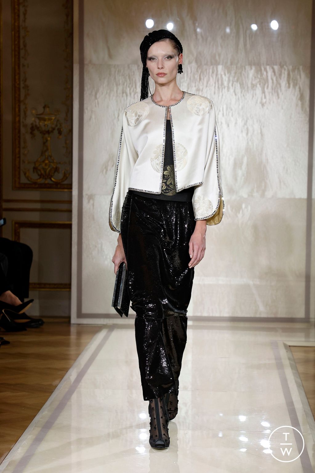 Fashion Week Paris Spring/Summer 2025 look 17 from the Giorgio Armani Privé collection couture
