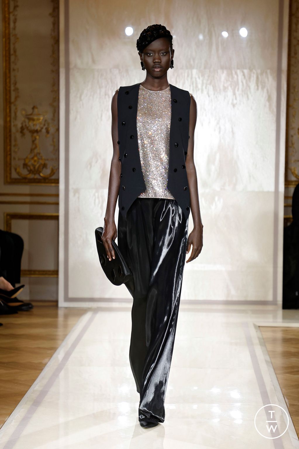 Fashion Week Paris Spring/Summer 2025 look 20 from the Giorgio Armani Privé collection couture