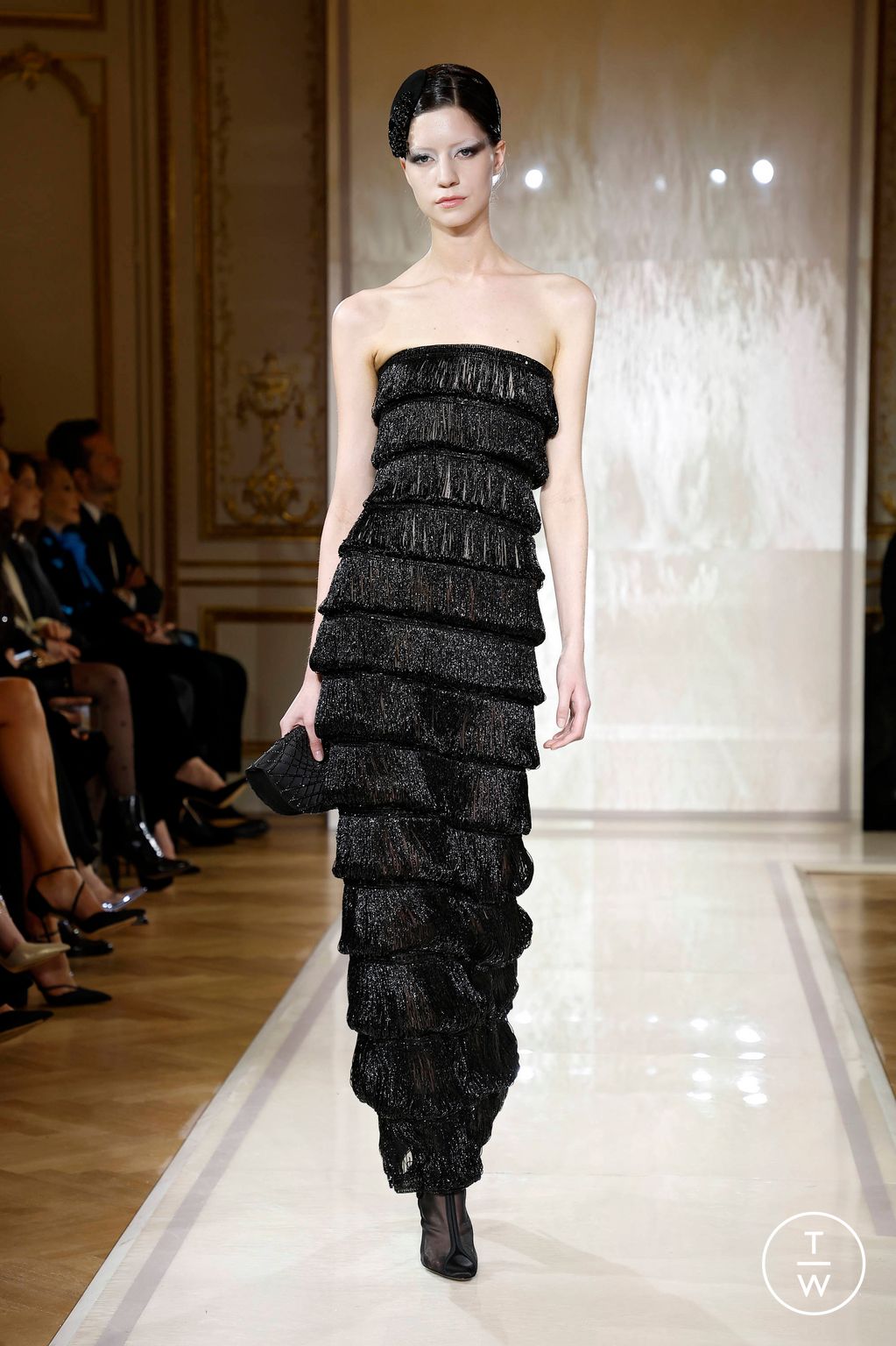 Fashion Week Paris Spring/Summer 2025 look 22 from the Giorgio Armani Privé collection couture
