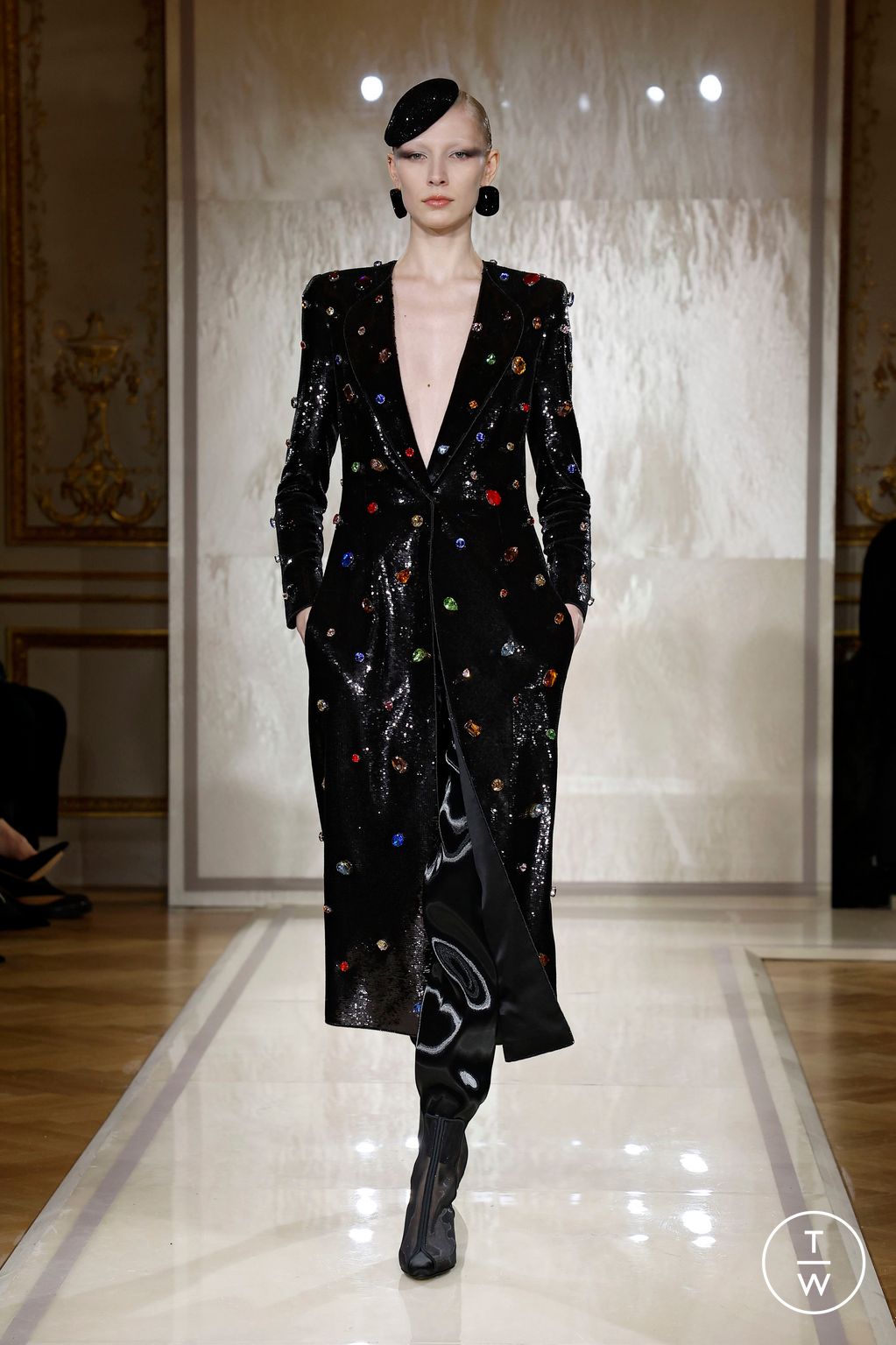 Fashion Week Paris Spring/Summer 2025 look 25 from the Giorgio Armani Privé collection couture