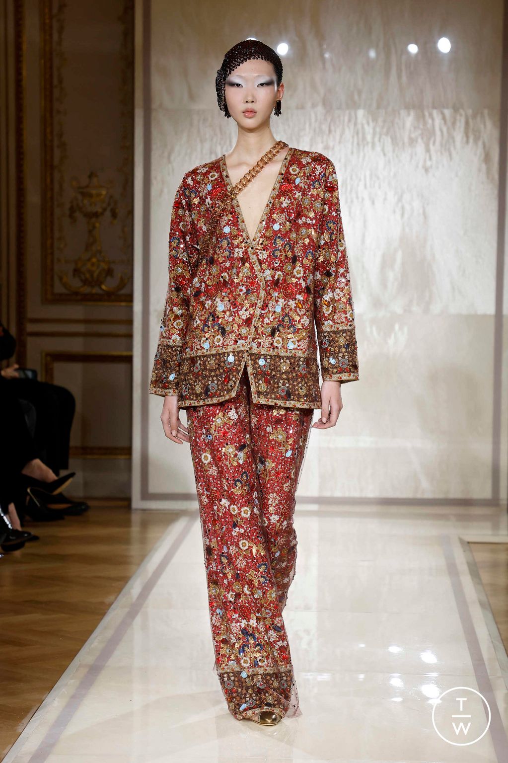 Fashion Week Paris Spring/Summer 2025 look 38 from the Giorgio Armani Privé collection couture