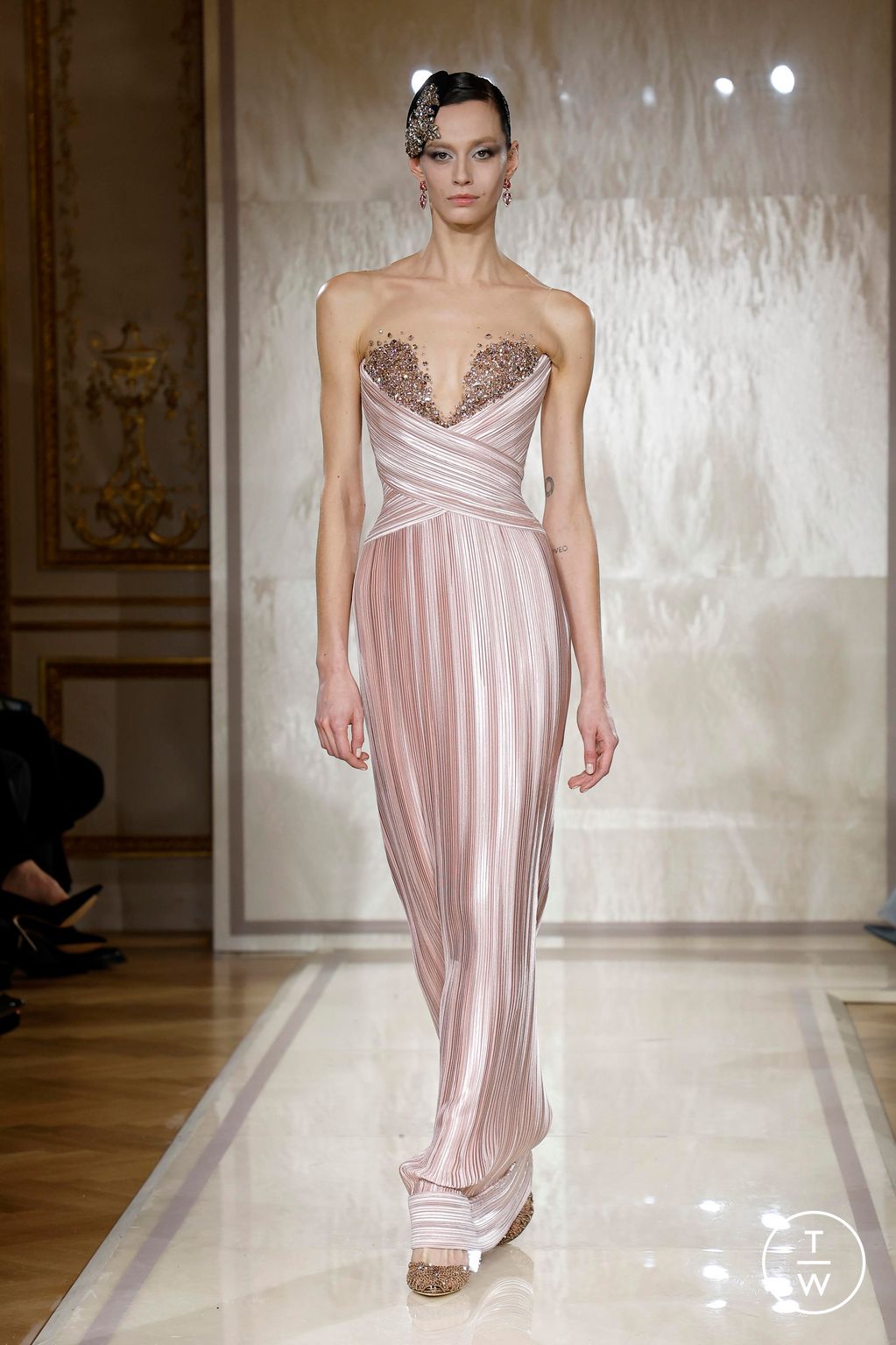Fashion Week Paris Spring/Summer 2025 look 53 de la collection Giorgio Armani Privé couture