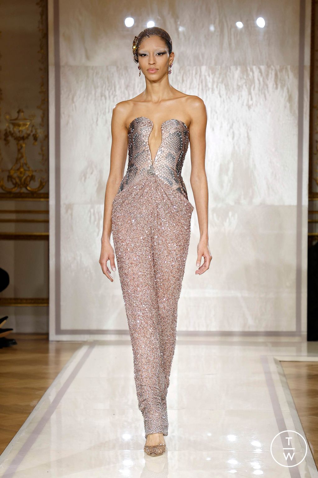 Fashion Week Paris Spring/Summer 2025 look 57 de la collection Giorgio Armani Privé couture