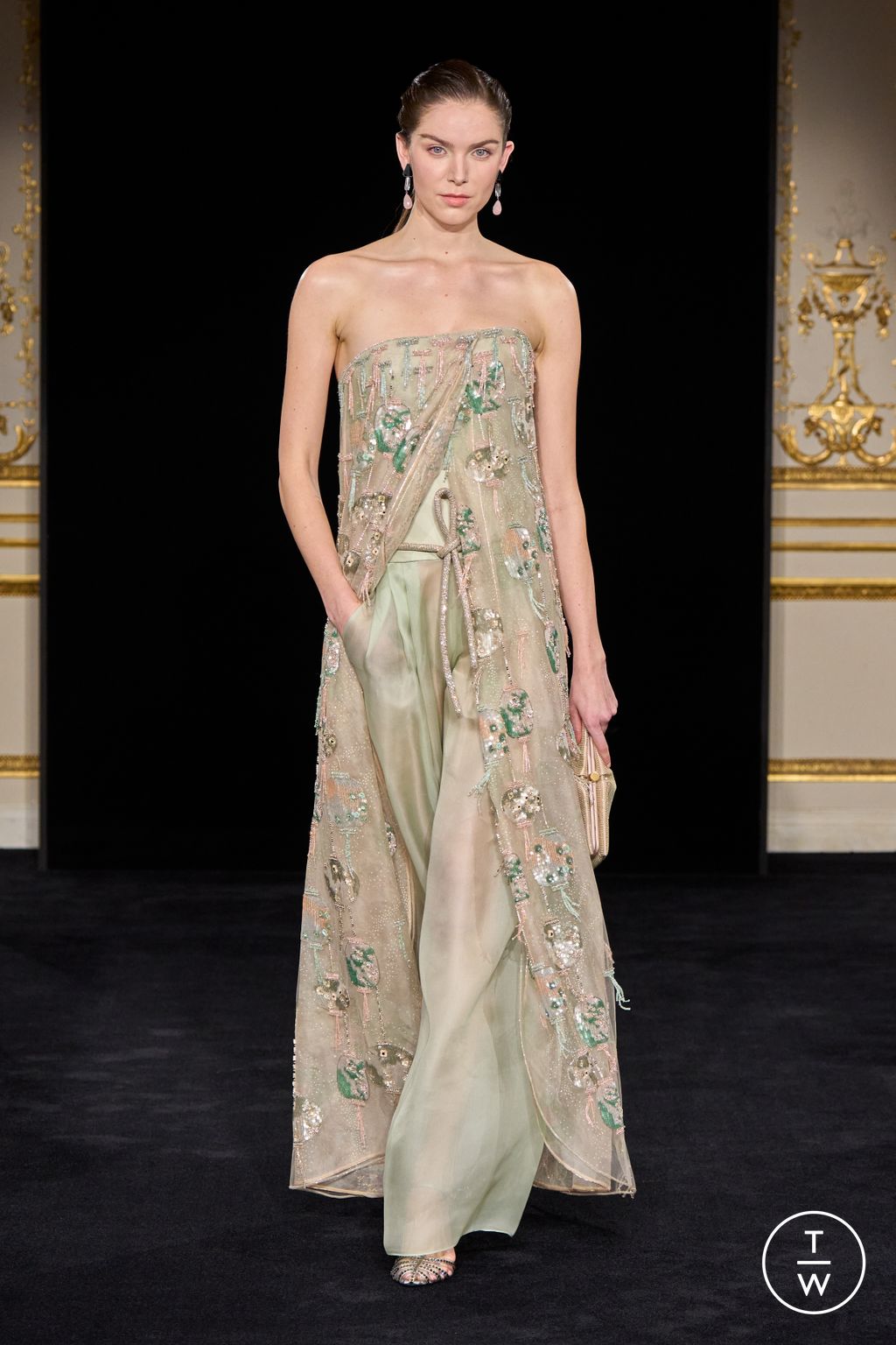 Fashion Week Paris Spring/Summer 2026 look 19 from the Giorgio Armani Privé collection 高级定制