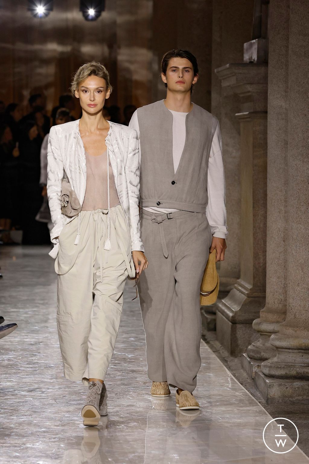 Fashion Week Milan Spring/Summer 2026 look 2 de la collection Giorgio Armani womenswear