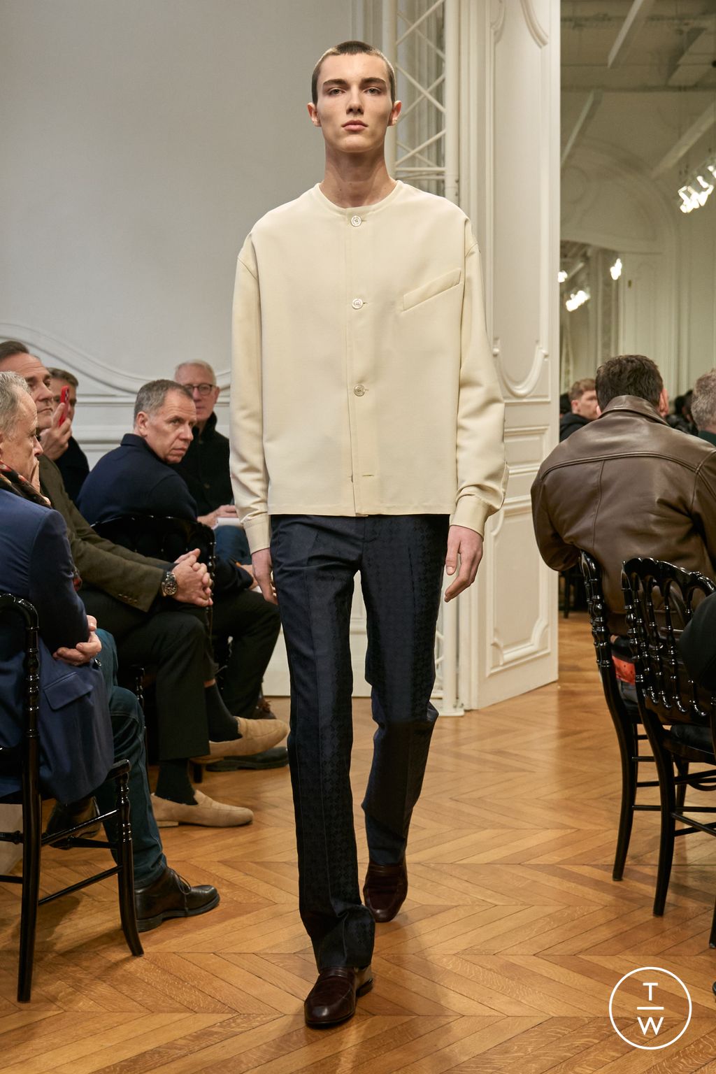 Fashion Week Paris Fall/Winter 2024 look 1 from the Givenchy collection menswear